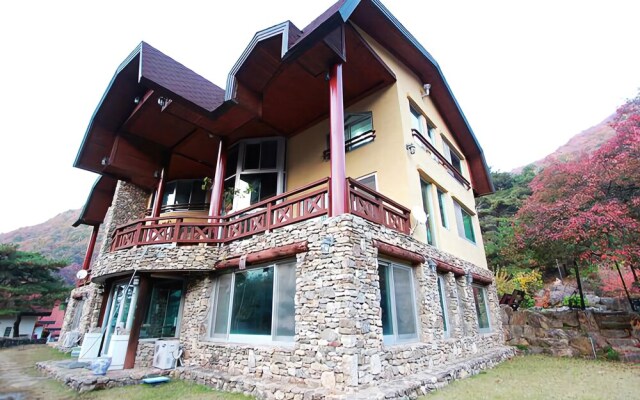 Yangpyeong Dotorigol Pension