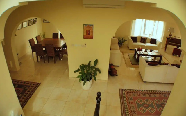 La Dolce Villa Hotel
