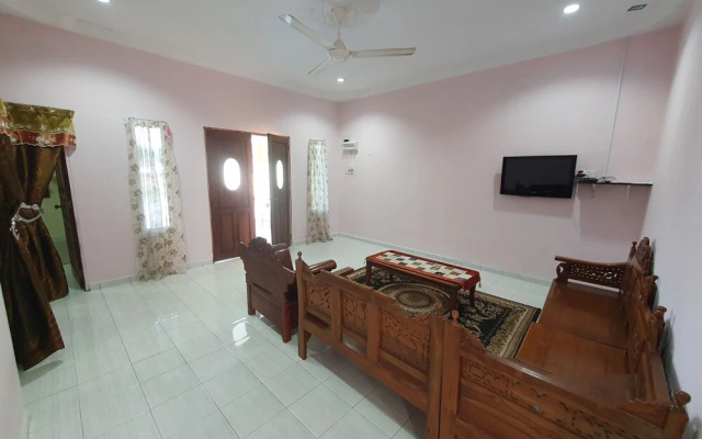 Oyo 90304 Persada Hasra Homestay