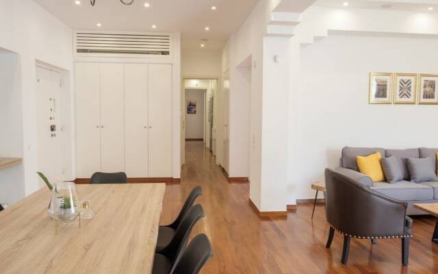 Spacious Modern 3BD Apartment