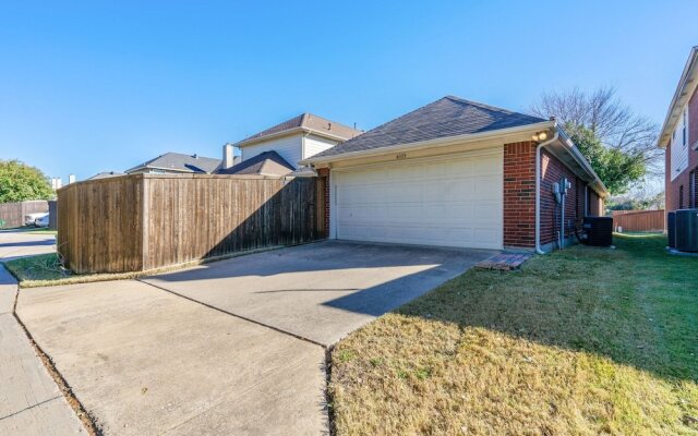 Centrally Located 3-bedroom and 2-bath The Colony Home With Great North Dallas Access 3 Home by Redawning