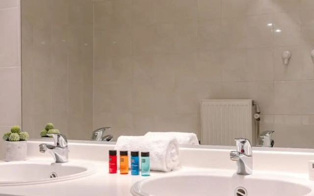 Charming Apartment Near the Beach With Balcony