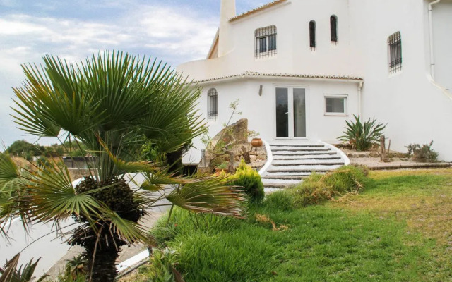 The White House - B&B in the Villa