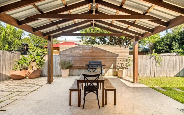 2-bed Beach Escape With Courtyard