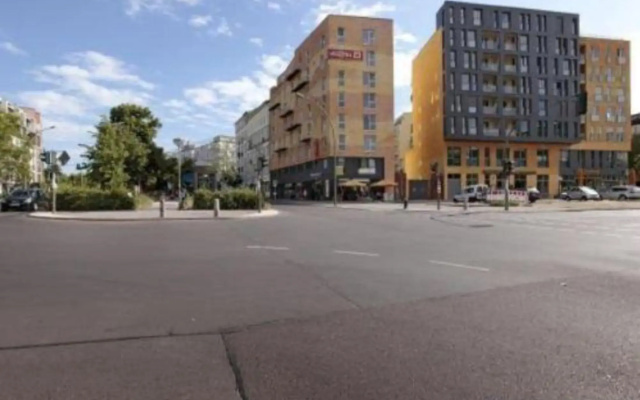 MEININGER  Berlin Alexanderplatz