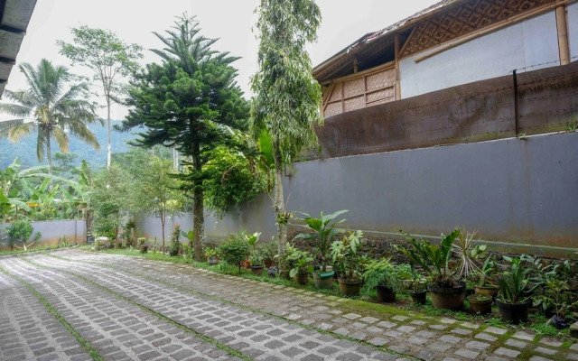 RedDoorz near Lokawisata Baturaden