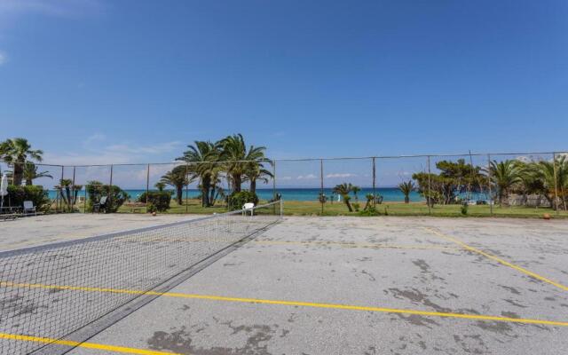 Villa Beachfront Kiss - 4bdrms, Tennis Court, Pool, BBQ, Beachfront