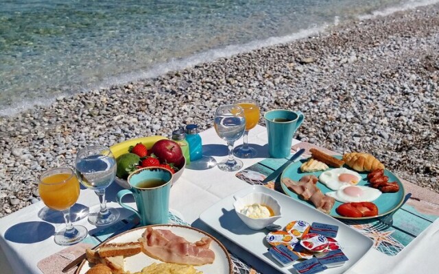 Laza Beach Inn