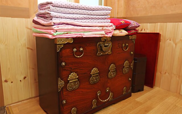 Hongcheon Giwajip View Pension