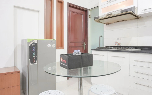 Fully Furnished And Comfy 2Br Apartment At Gajah Mada Mediterania