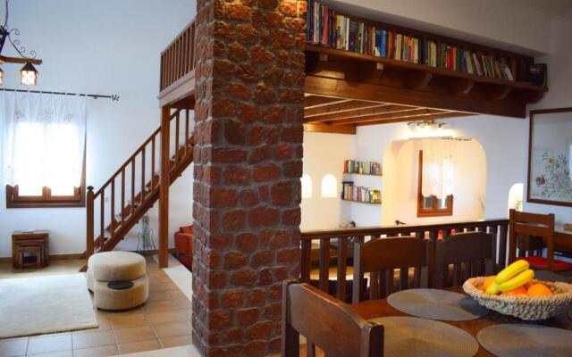 Sunshine house for 9, cozy set up,verandas, sea view.