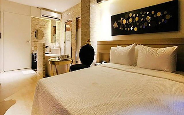 Sungshin Women's University Brown dot