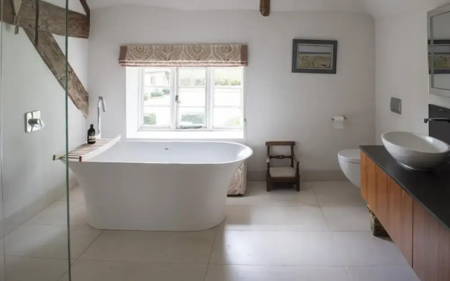 Fabulous Farmhouse in Hampshire