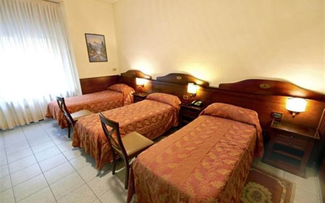 Pavone Hotel 