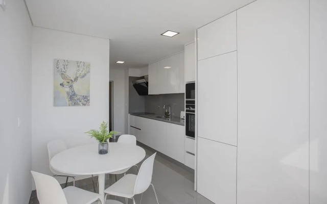 Liiiving -Luxury River View Apartment IX