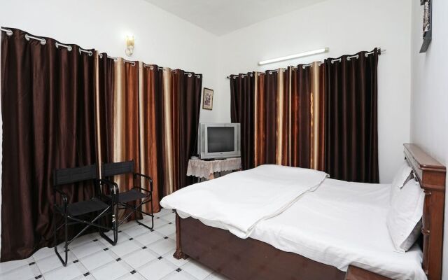 OYO 13076 Home Boutique 3BHK Villa Bhimtal