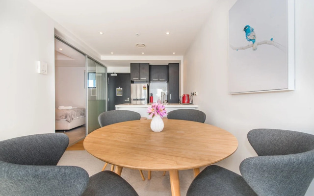 JHT  2 BRM apartment Skytower Sea view