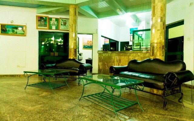 Crossroads Hotel & Towers