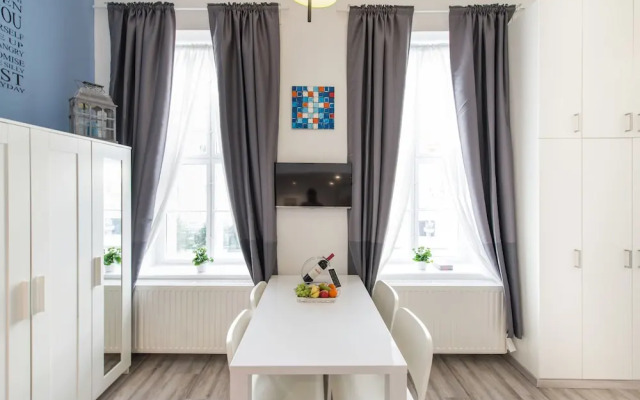 happy home Budapest BLUE