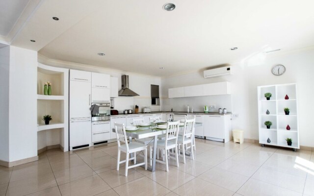 Bright, Spacious and Right in the Center