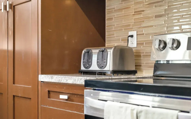 Stylish Urban Retreat  2BR Condo