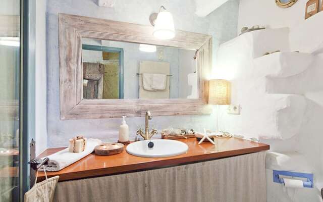 Traditional House Restored for 6 Persons With Pool in Ullastret