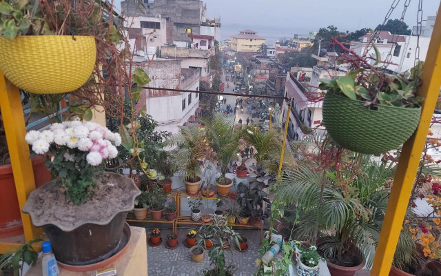 Om Shanthi paying guest house