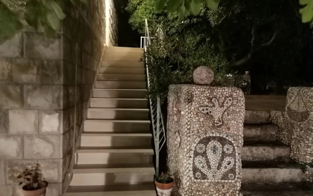 Beach Front Villa a Stone Throw Away From the sea