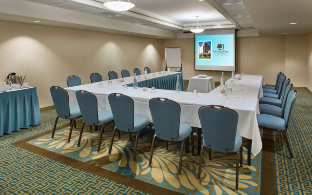 DoubleTree by Hilton Hotel Alana - Waikiki Beach