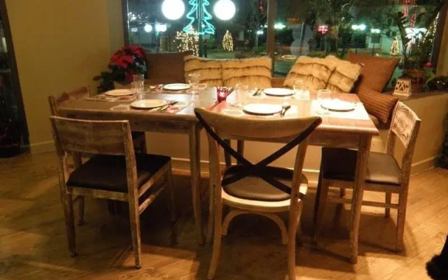 Leonidas Hotel