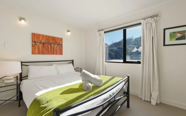 Waterfront Home - Gorgeous Views - 2 Bed