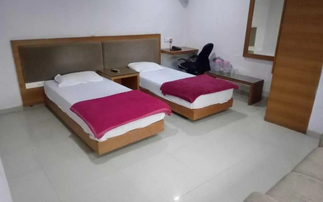 Pop 90621 Hotel Vedant