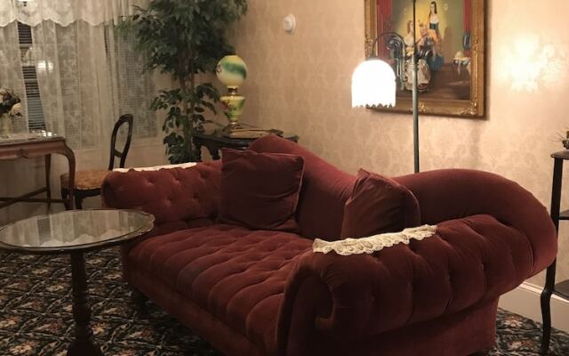 1896 House Country Inn - Barnside Inn