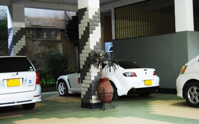 Mc-Ellys Hotel