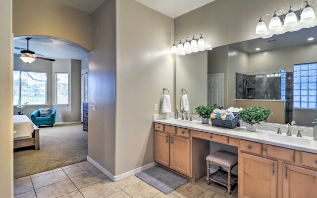 Pool & Putting Green: Goodyear Home on Golf Course