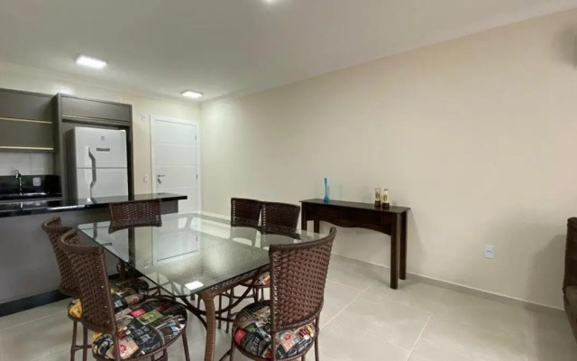 Lindo e Novíssimo Apartamento na Praia de Bombas.