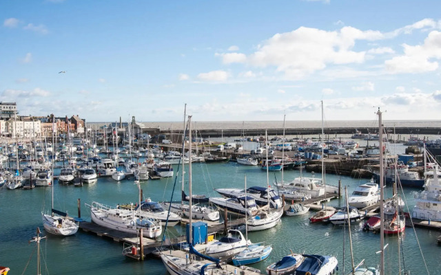 Royal Harbour Hotel