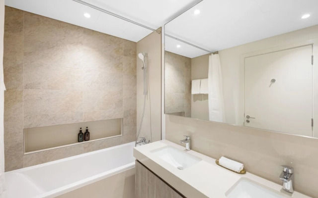Durrani Homes - Majestic 4BR at Downtown