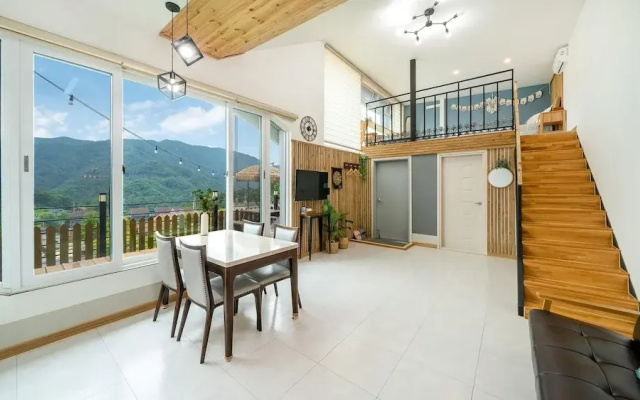 Gapyeong Two Dog Place Pension