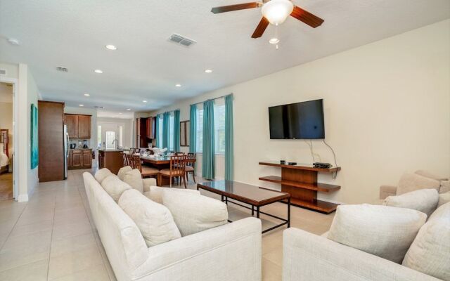 Family Friendly 8 Bed Villa with Pool & Spa