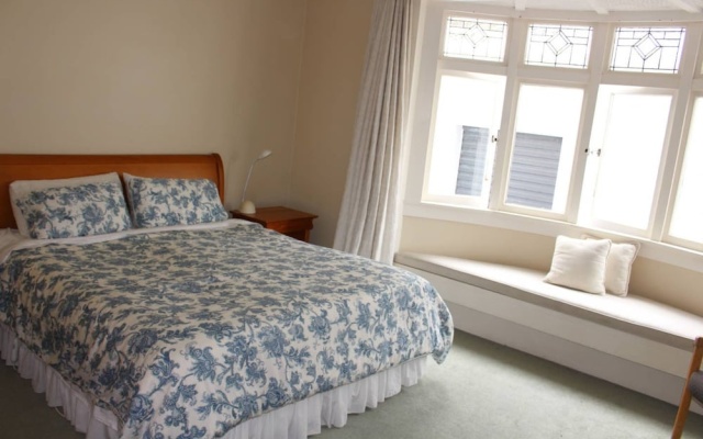Cosy 3 Bedroom Bungalow by Cornwall Park – Guest Rooms – Auckland