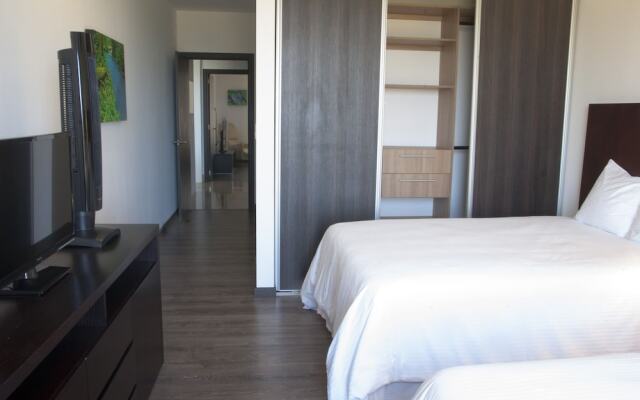 Luxury Condo with Sea View