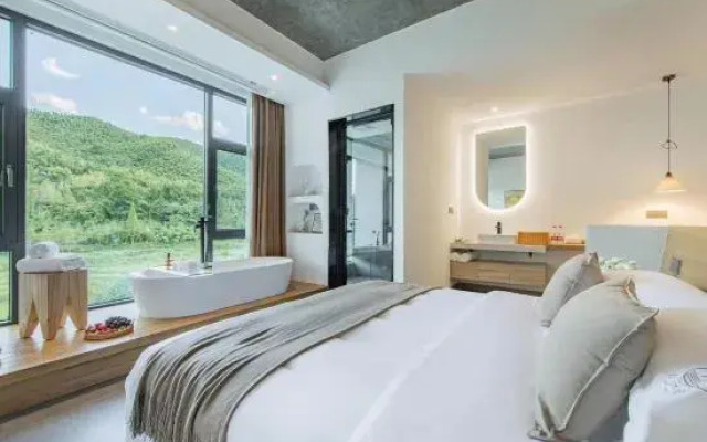 Huangling Chushi Nuanju Guesthouse