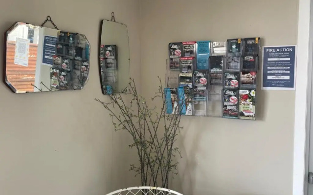 Fat Owl Motel, Bar & Eatery