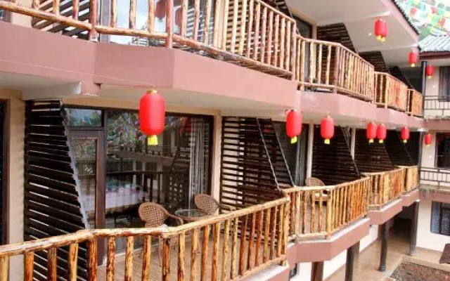 Lugu Lake Pumi Sunshine Hotel