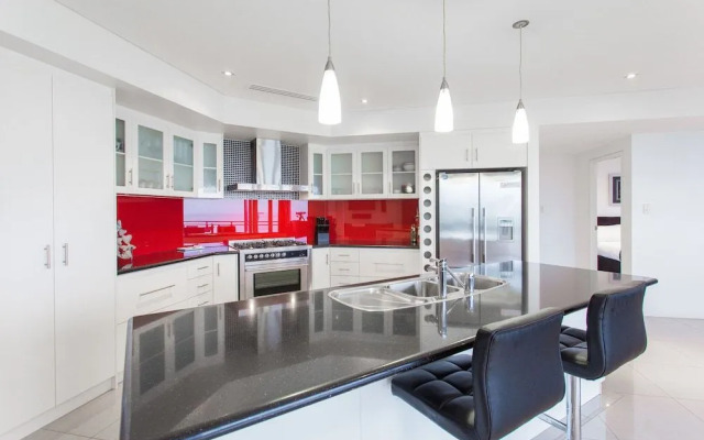 Spinnakers Apartments