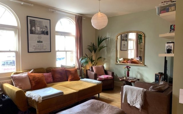 Stylish & Homely 1BD Flat, 1min to Clapton Sqaure!