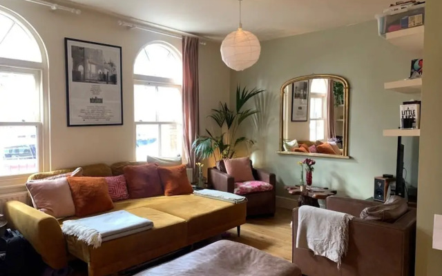 Stylish & Homely 1BD Flat, 1min to Clapton Sqaure!