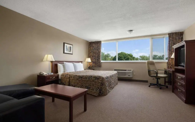 Travelodge By Wyndham Richmond Hill