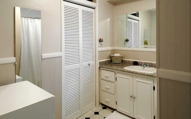 Fisher House Victoria Bed and Breakfast